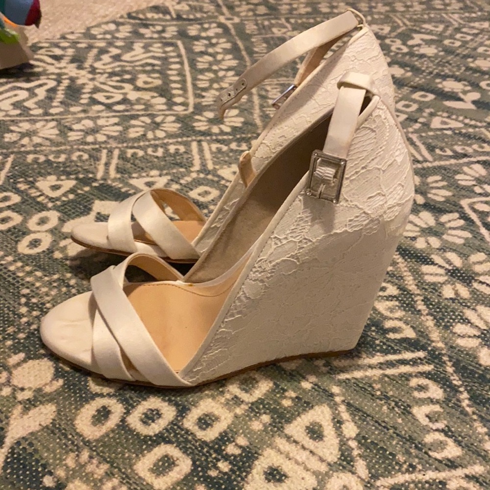Vinci Camuto Lilo wedge sandal